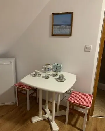 Buzavirag Apartment *